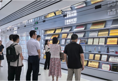 广州市工信局信息技术发展处副处长朱裕忠一行到南宫·NG28信息开展调研